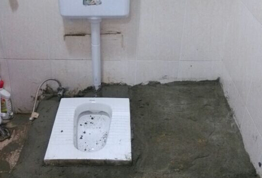 卫生间蹲便器漏水是怎么回事